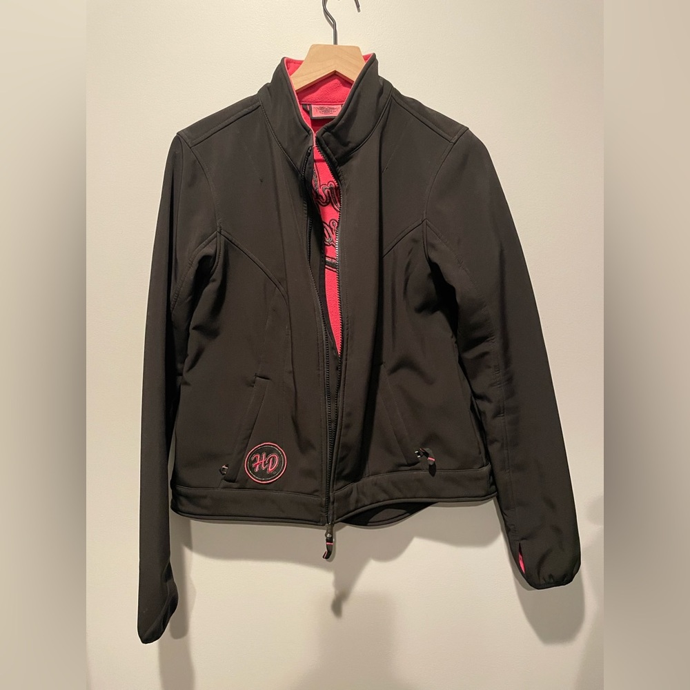Women’s Harley Davidson jacket, weather resistant outside, pink, cozy lining.